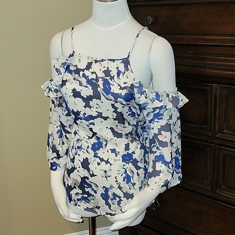 🦋 Sim & Sam Frilly Cold Shoulder Top, Size Small